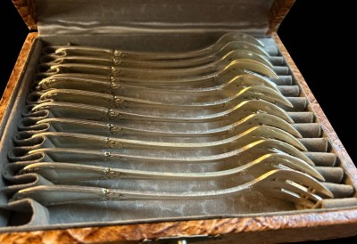 Auktion 366<br>12 Krebsgabeln, versilbert 120 Auflage, in Kasten, L-14cm [1]