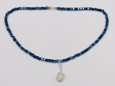 Auktion 353<br>Hämatit-Halskette mit Opal-Anhänger, L-42cm [1]