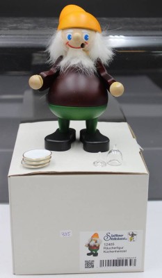 Auktion 353<br>Räuchermännchen, Küchenheinzel, Seiffner Volkskunst, ca. H-15,5cm, Glas beschädigt [1]