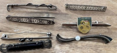 Auktion 353<br>7x div. Nadeln, wohl meistens Silber, B-ca. 4-5 cm, ca. 18,5 gr. [1]