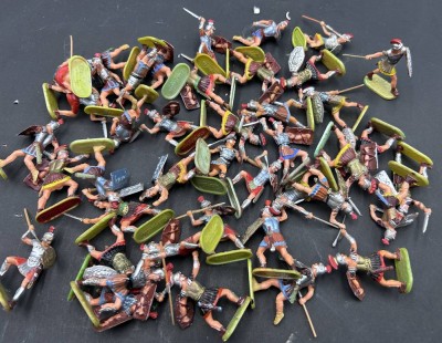 Auktion 353<br>44x Römer, Legionäre, H- min. ca. 4,5 cm [1]
