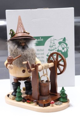 Auktion 353<br>gr. Räuchermännchen, Haspelknecht, DW-Uhlig, ca. H-26cm B-20cm [1]