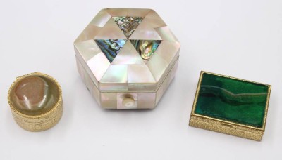 Auktion 353<br>3x div. kl. Zierdöschen, Größte H-3,5cm D-5,5cm [1]