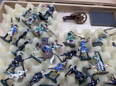 Auktion 353<br>ca. 40 bemalte Zinnsoldaten, ca. 5 bis 7 cm [1]