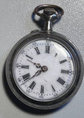 Auktion 353<br>Damen Taschenuhr, Werk läuft, D-3 cm [1]