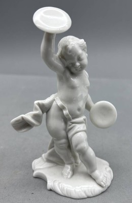 Auktion 355<br>Nymphenburg Figur, Junge mit Handzimbeln, Entwurf Bustelle, weiss, H-13 cm [1]