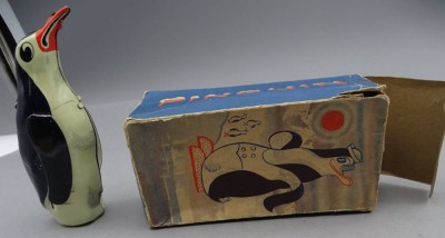 Auktion 353<br>Blech Pinguin in orig. Karton, Nr. 7733, H-13 cm, Schlüssel-Werk nicht geprüft [1]