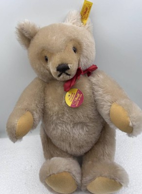 Auktion 357<br>Steiff Teddy, bllond mit roter Schleife, komplett, H-32 cm [1]