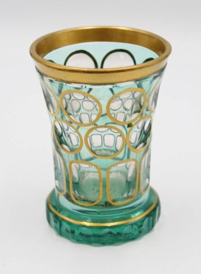 Auktion 362<br>Fussbecher, grün  überfangen u. Goldzier, ca. H-12cm [1]