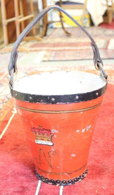 Auktion 354<br>Feuerwehreimer, um 1900, Holz farbig gefasst, bemalt mit Krone und N, Altersspuren, H-28cm D-24cm [1]