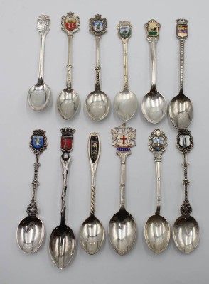 Auktion 366<br>12x Andenken-Löffel, Silber, zus. 154,8gr., ca. L-10cm [1]