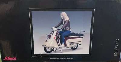 Auktion 354<br>Schuco Heinkel Roller Tourist mit Fahrerfigur, 1:10, OVP, bei Figur linke Hand und linker Fuss abgebrochen, nur Hand anbei [1]