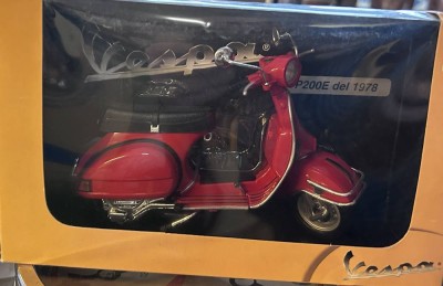 Auktion 354<br>Vespa Motorroller, 1:12 in OVP, rot [1]