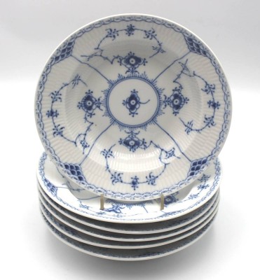 Auktion 355<br>6x tiefe Teller, Royal Copenhagen, Musselmalet, Halbspitze, je D-24cm [1]