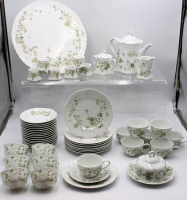 Auktion 359<br>Teeservice, Hutschenreuther, grünes florales Dekor, Racine Camargue, Teekern, Tortenülatte, Butterdose, 6x Eierbecher, 14x Tassen, 17x U.T., 9x Kuchenteller, Kanne H-17cm Tassen H-5,4cm [1]
