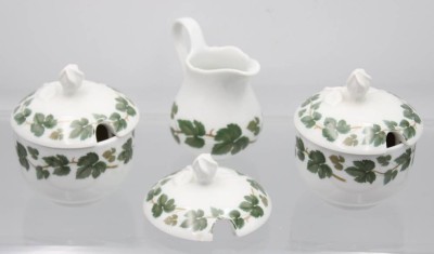 Auktion 359<br>2x Zuckerdosen, 1x Sahnekännchen sowie Deckel, Hutschenreuther Weinlaub, Kännchen H-10cm [1]