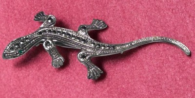 Auktion 355<br>Silber Salamander Brosche, Markasiten, grüne Augen, L-7 cm, 4,3 gr. [1]