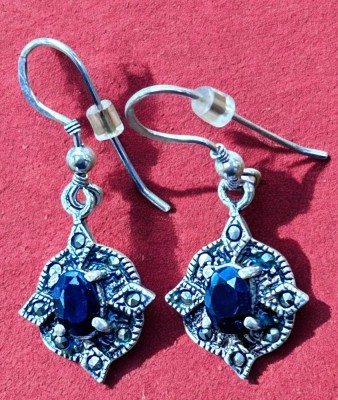 Auktion 355<br>Paar Silber-925- Ohrhänger, dkl. Centerstein, umringt von Markasiten, L-ca. 3,5 cm, 6 gr [1]