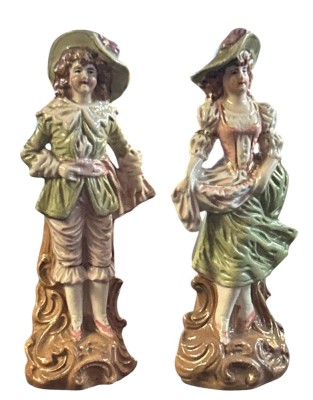 Auktion 355<br>Junges Paar mit Hut, H-15 cm [1]