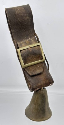 Auktion 355<br>Ziegen oder Schafglocke, Leder/Messing, Altersspuren [1]