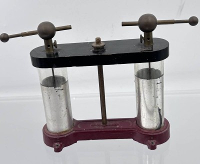 Auktion 355<br>Technisches Gerät?, Gusseisen/Glas, , H-15 cm, B-15 cm [1]