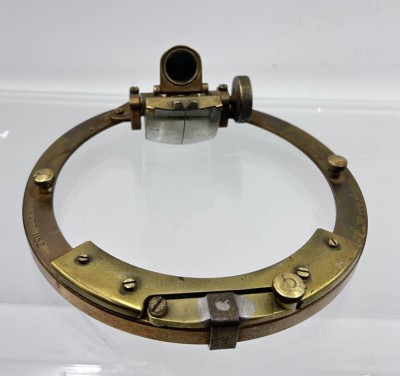Auktion 355<br>Peilring, Kompass-Aufsatz aus Messing, D-16,5 cm [1]