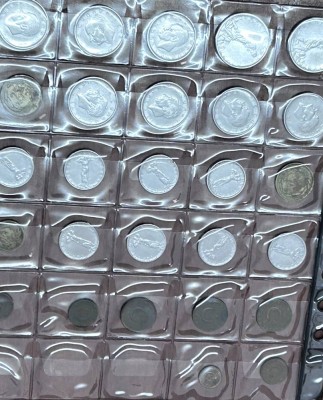 Auktion 362<br>Münzfächer Seite mit 27 türkischen Münzen, mehrere 2-1/2 Lira Münzen [1]