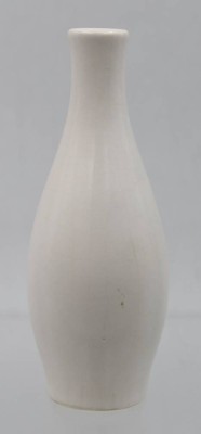 Auktion 363<br>kl. Vase, Bontjes van Beek, weisse Glasur, signiert, ca. H-14cm [1]