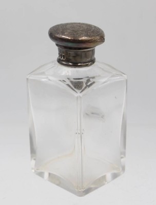 Auktion 356<br>Flacon ö,ä. Silberdeckel, England,  um 1880m Deckel leider eingedrückt, 4,6gr., H-8,5cm [1]