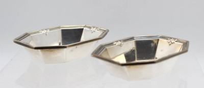 Auktion 356<br>2x eckige Schälchen, Sterling, zus. 46,7gr., H-1,8cm, B-8cm [1]