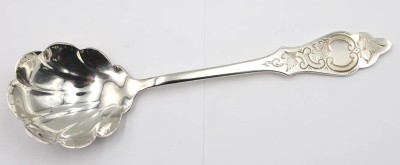 Auktion 356<br>Sahnelöffel, Robbe & Berking, 800er Silber, Friesenmuster, 55gr., L-18,3cm [1]