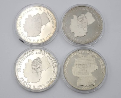 Auktion 371<br>4x Medaillen, Deutschland einig Vaterland, versilbert, in Kapseln [1]