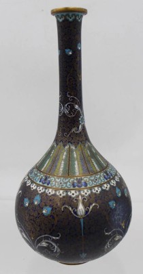 Auktion 356<br>China Cloissonè Vase,  Ornamentdekor, mittig gr. Delle mit kl. Abplatzer, H-25 cm [1]