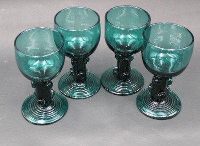 Auktion 356<br>4x grüne Noppengläser, H-12 cm [1]