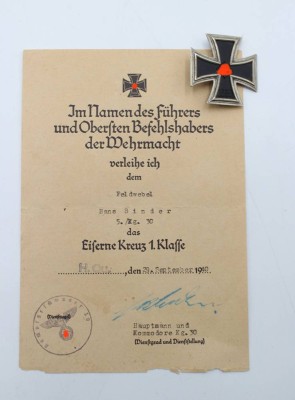 Auktion 356<br>Eisernes Kreuz 1. Klasse anbei Urkunde, wohl 3. Reich, magnetischer Kern [1]