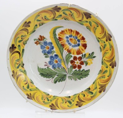 Auktion 356<br>gr. Kellinghusen Schale mit Blumenmalerei, 18.Jhd., Abplatzer etc., H-ca. 6 cm, D-32 cm [1]