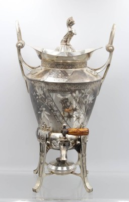 Auktion 356<br>Samowar, 19. Jhd., Metall versilbert, Altersspuren, ca. H-41cm [1]