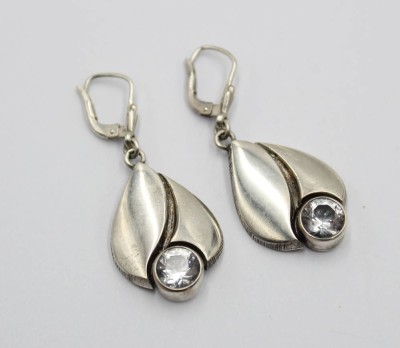Auktion 356<br>Paar Ohrhänger, 925er Silber, klare Steine, 6,2gr., L-4cm [1]