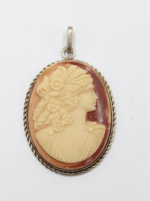 Auktion 356<br>Gemme, Frauenrelief, Silberfassung, 5,5 x 3,5cm [1]