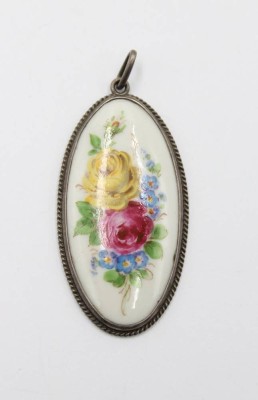 Auktion 356<br>Porzellan-Anhänger, AP Meißen, 835er Silberfassung, ca. 5,5 x 3cm [1]