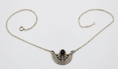 925er Silber-Collier mit Onyx-Cabochon. 9,6gr., ca. L-40cm, wohl Südamerika [1]