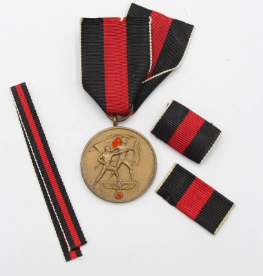 Medaille am Band, Ein Volk, Ein...., anbei kl Spange und Bänder [1]