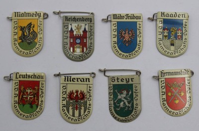 8x WHW-Anstecker [1]