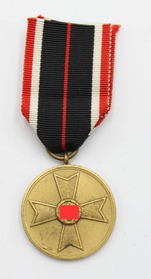 Kriegsverdienst-Medaille, 1939, am Band [1]