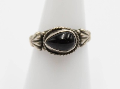 Silber-Ring (gepr.) mit Onyx, älter, 3gr., RG 55 [1]