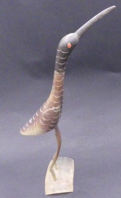 Auktion 357<br>hoher Vogel, geschnitzt aus Horn, H-32 cm [1]
