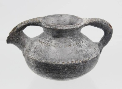 Auktion 357<br>Tongefäss, wohl Museumsreplik, Herkunft ?, H-8,5cm [1]