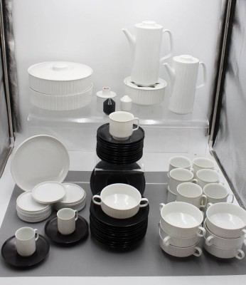 Auktion 357<br>Porzellankonvolut, Rosenthal, 70 Teile, davon 4 x bestossen, 1x Terrinendeckel fehlt [1]