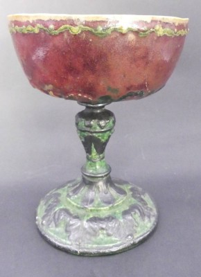 Auktion 357<br>Tafelaufsatz, Reliefdekor bemalt, in Boden unleserl. signiert, Paris, H-20cm, D-15 cm [1]