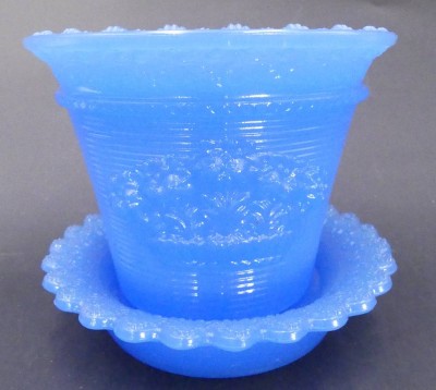 Auktion 357<br>kl. Kakteentopf mit U.T., blaues Pressglas, H-11 cm [1]